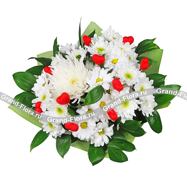 Магия цветов - букет из кустовых хризантем с сердечками