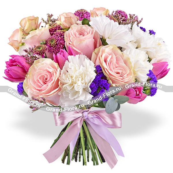 Калейдоскоп – букет с розовыми кустовыми розами и гвоздикой